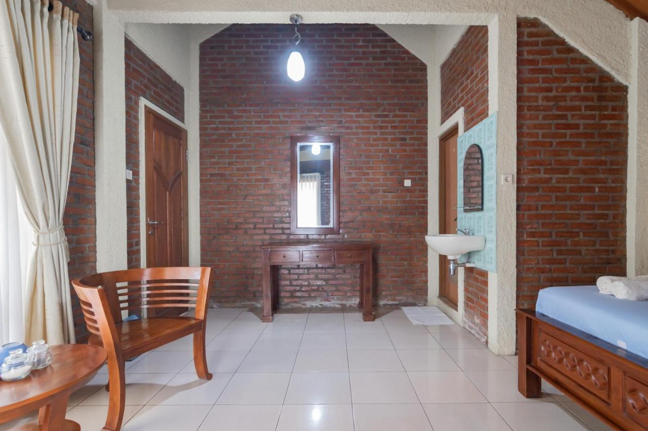 Samakta Guest House Lembang Exterior photo